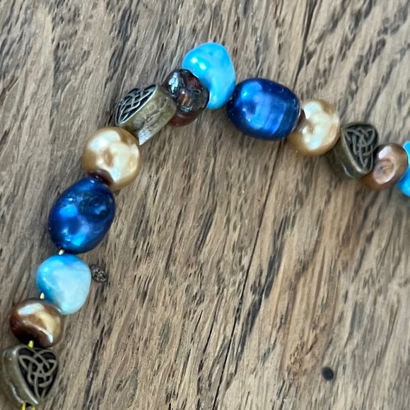 ✨ Handmade Pearl-style Beaded Necklace ✨ Blues, golds, brass tones - Picture 5 of 5